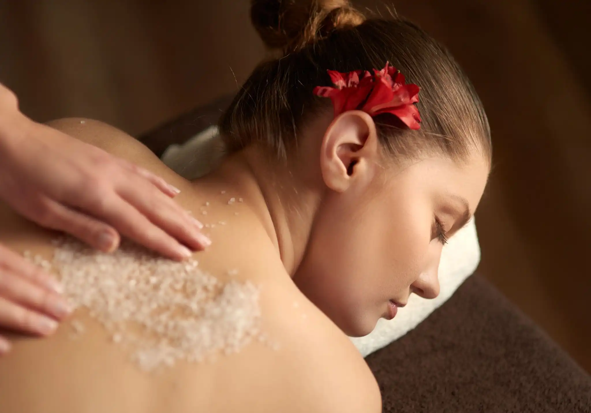 healing massage Ubud with salt scrub treatment