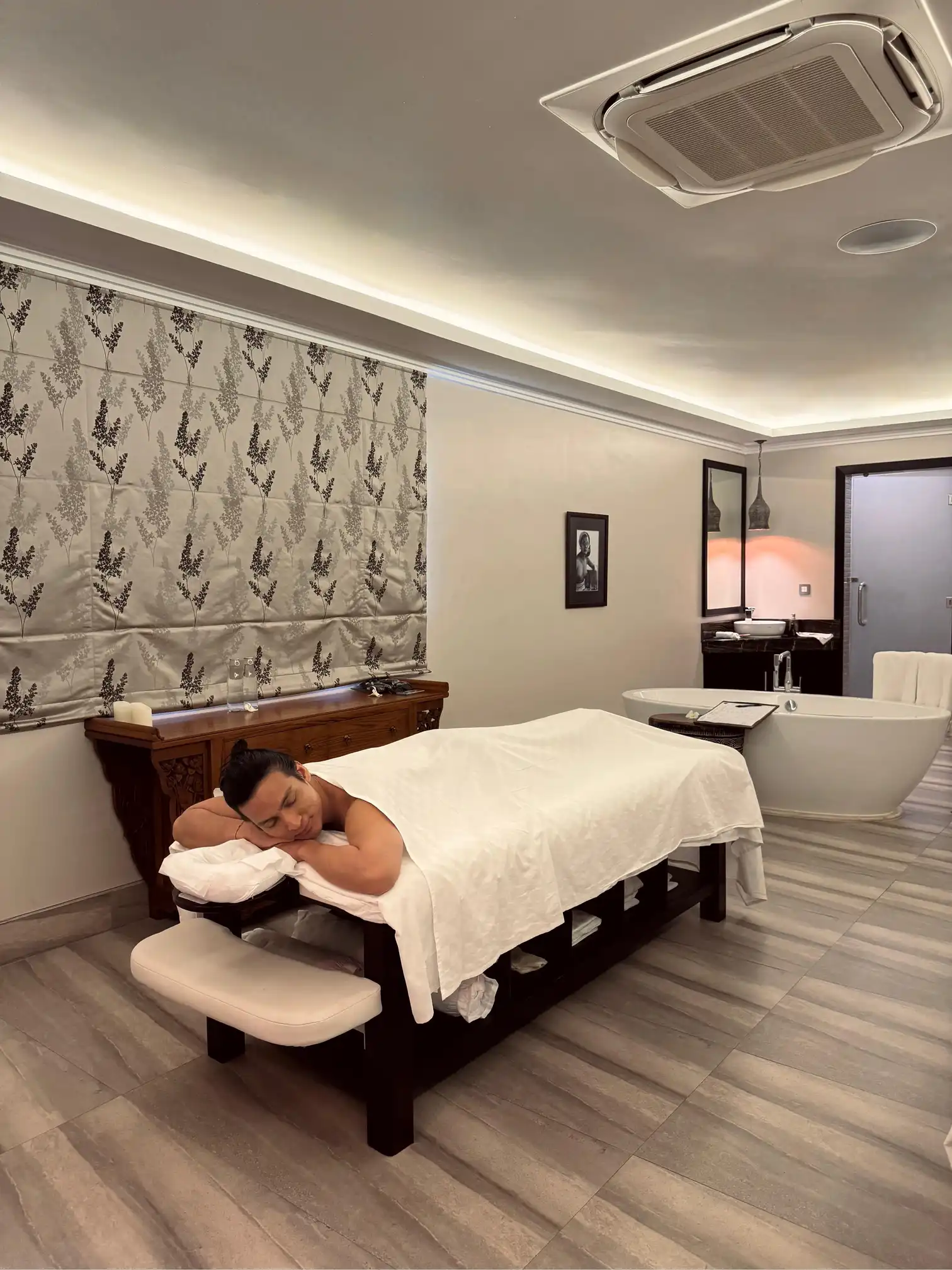 lymphatic drainage massage in modern spa